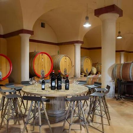 مزرعة للإقامة Borgo Argiano كاستيلْنْوافو بيراردين